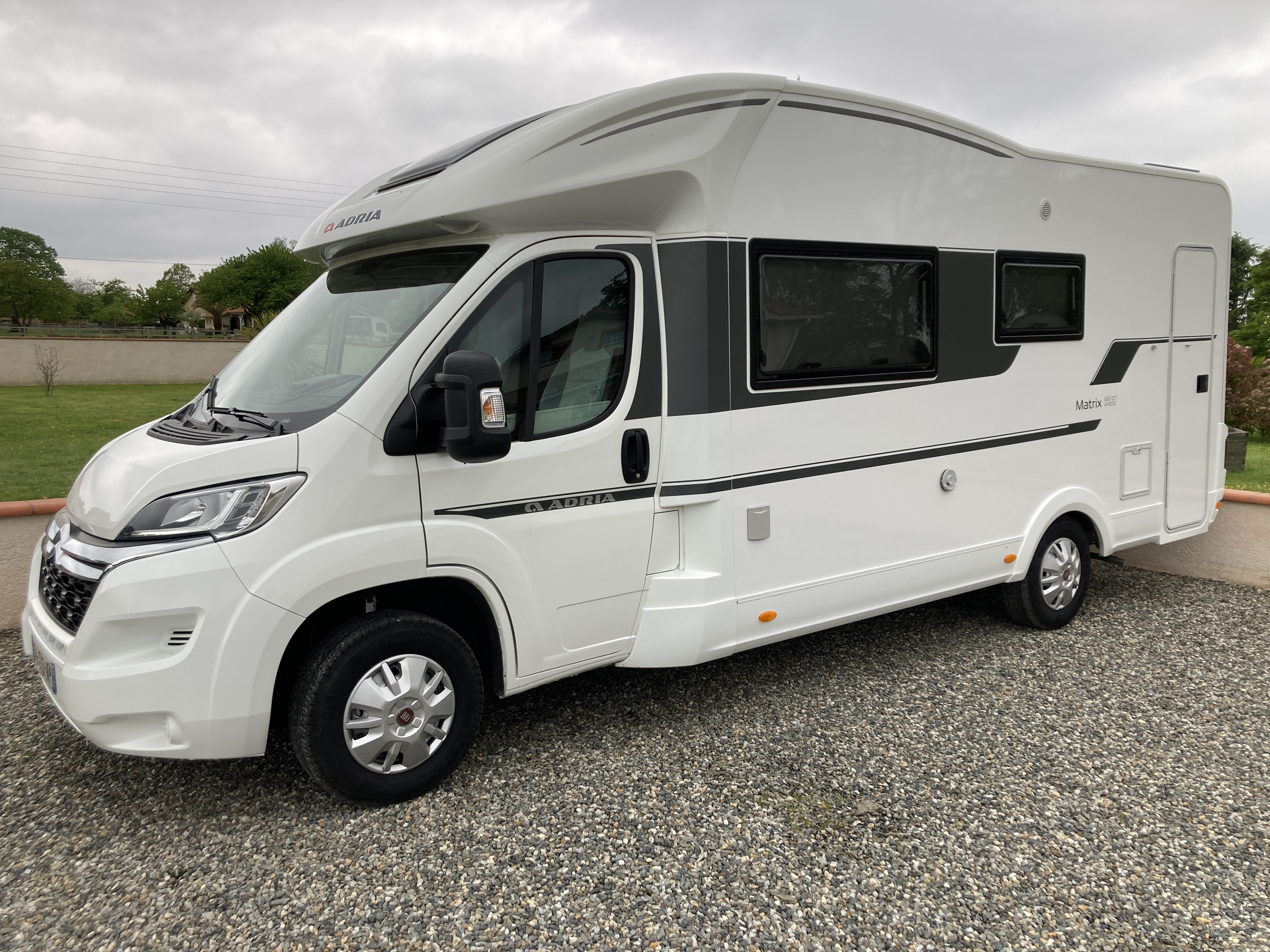 Camping car Adria Matrix 600 DT 2020 3500 km - VENDU -