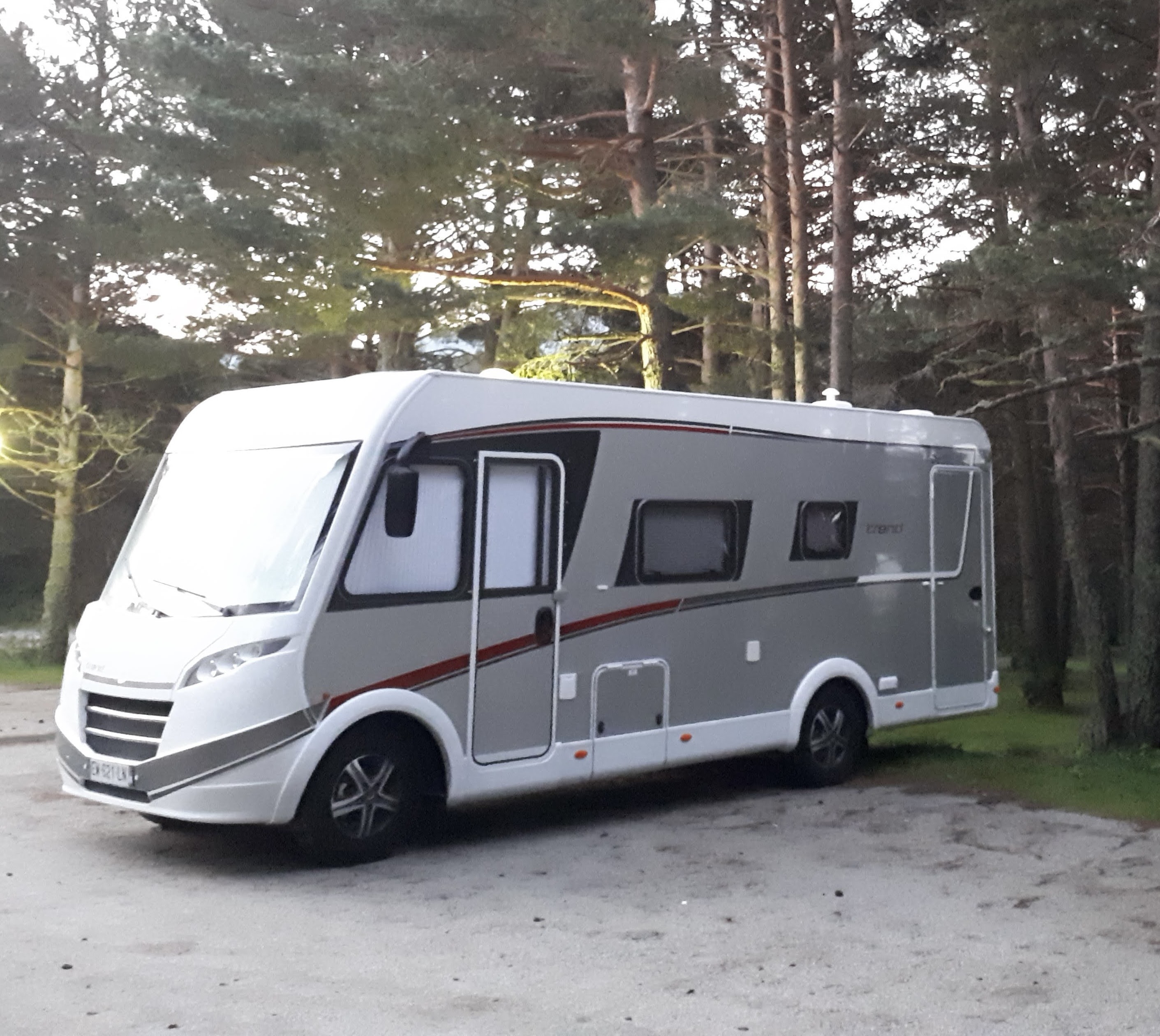 Camping car Integral DETHLEFFS I 6767 état neuf 18000 km - VENDU -