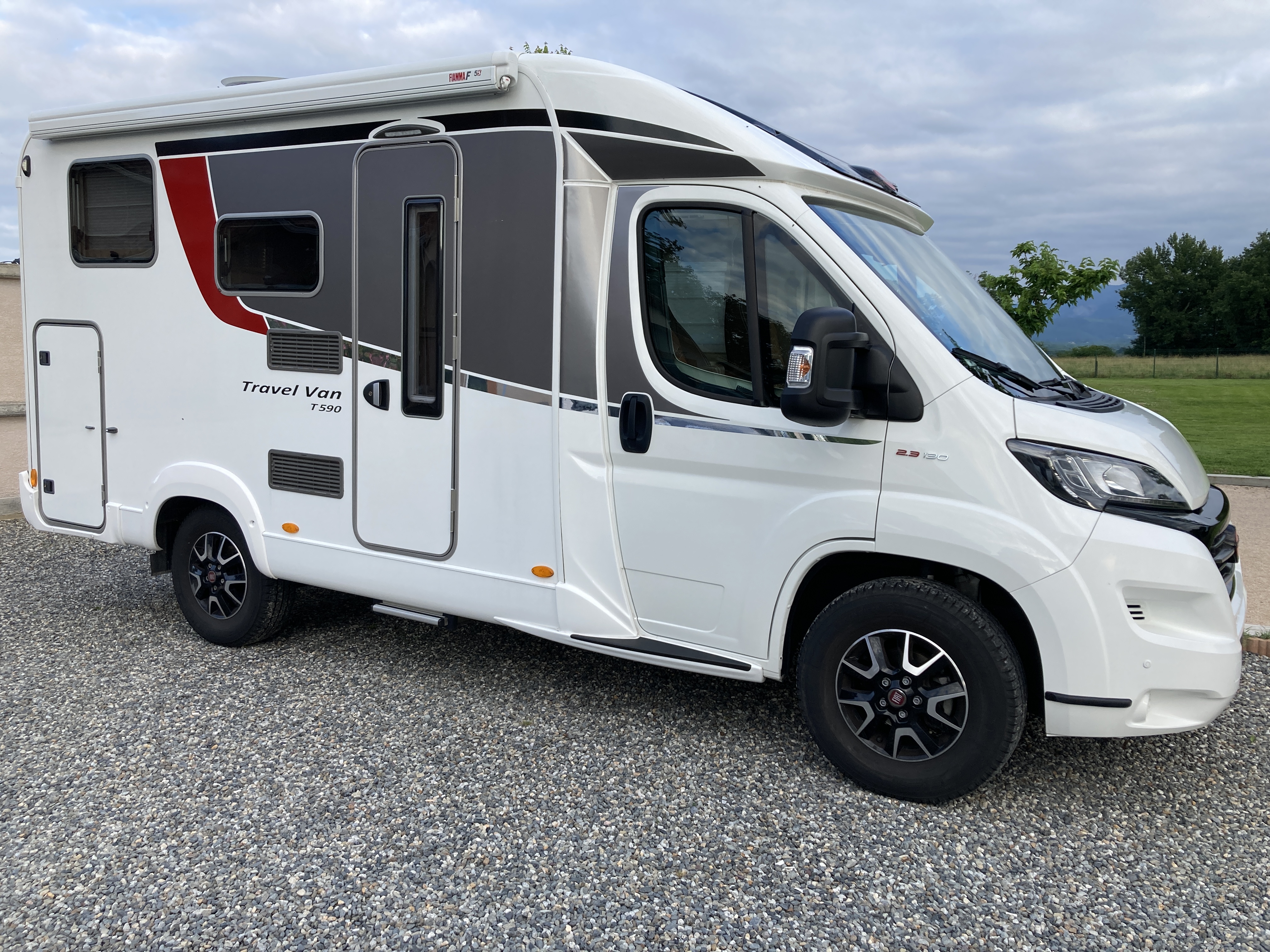 Camping-car BURSTNER Travel Van T590 G Edition 30 toutes options - VENDU -