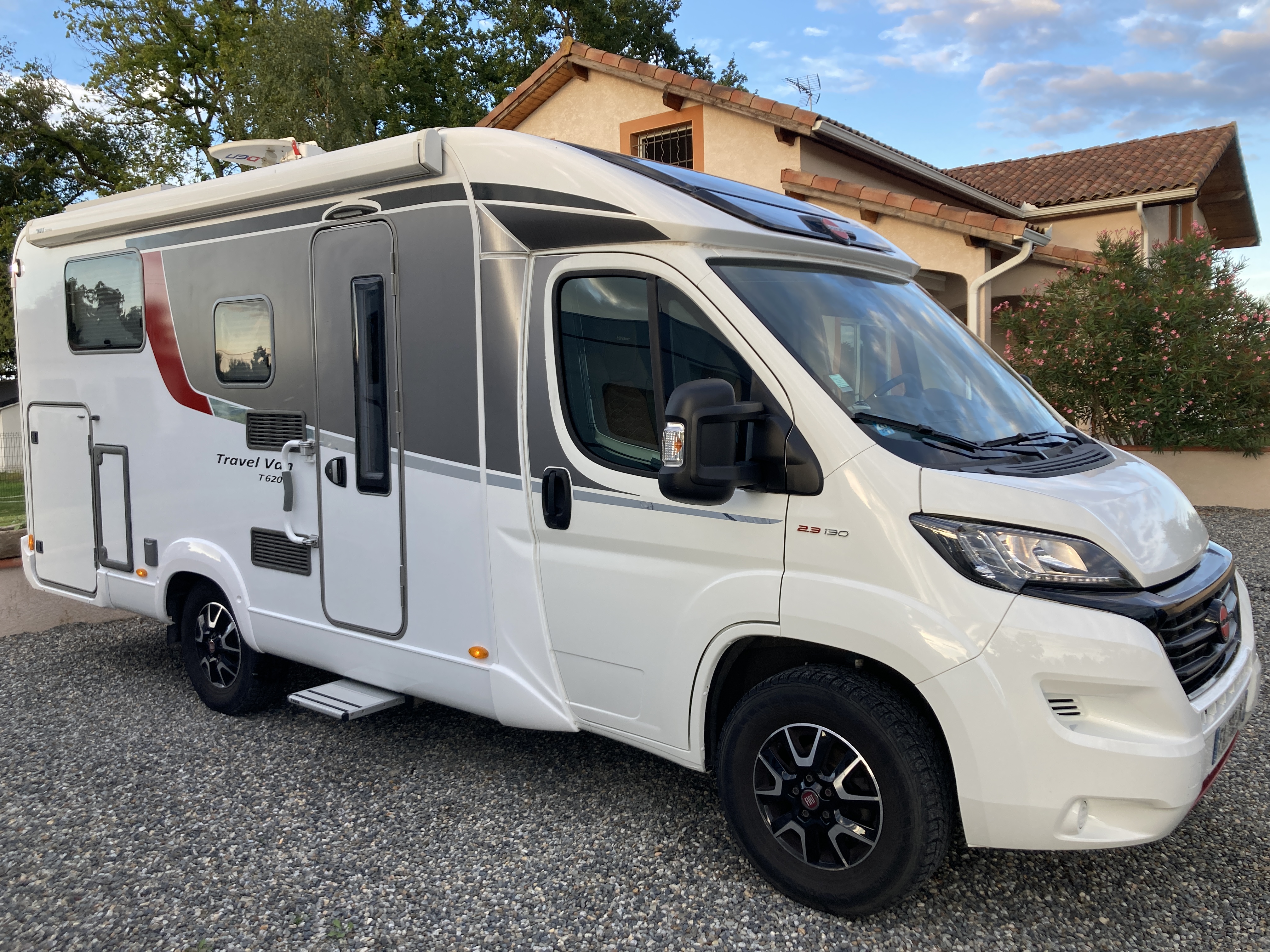 Camping car Bürstner Travel Van T 620 G lits jumeaux - VENDU -
