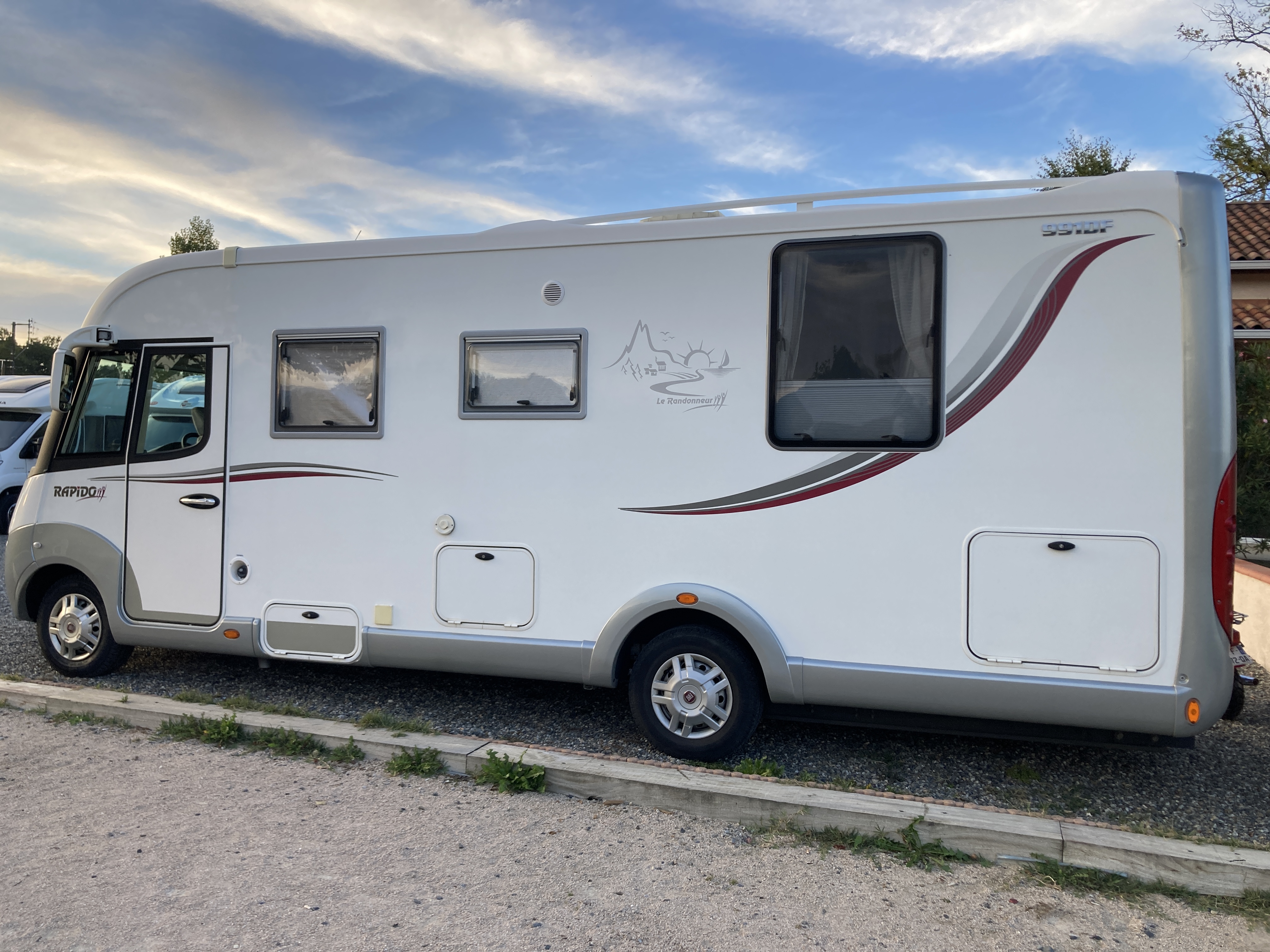 Camping-car occasion intégral RAPIDO 991 DF - VENDU -