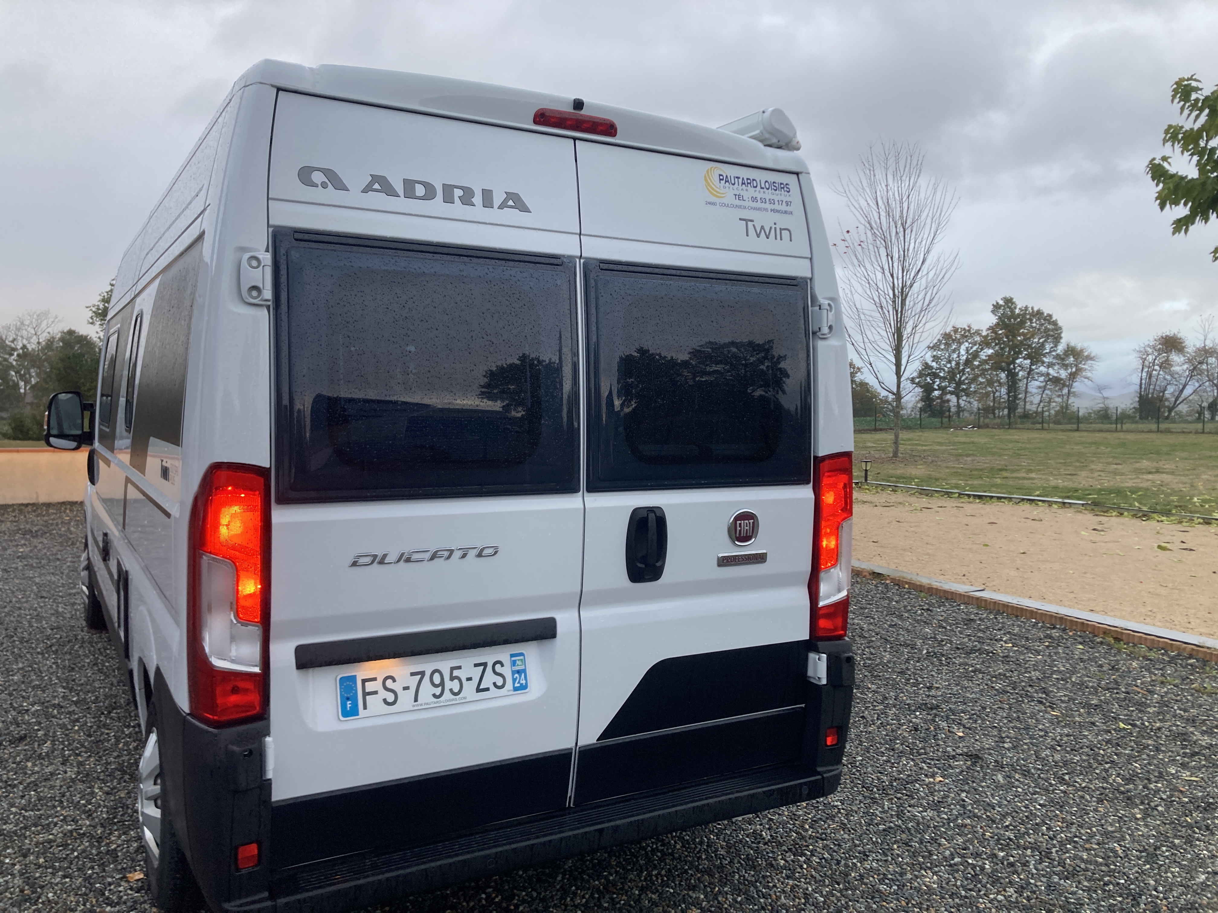 Fourgon aménagé occasion Adria Twin Plus 600 SPB