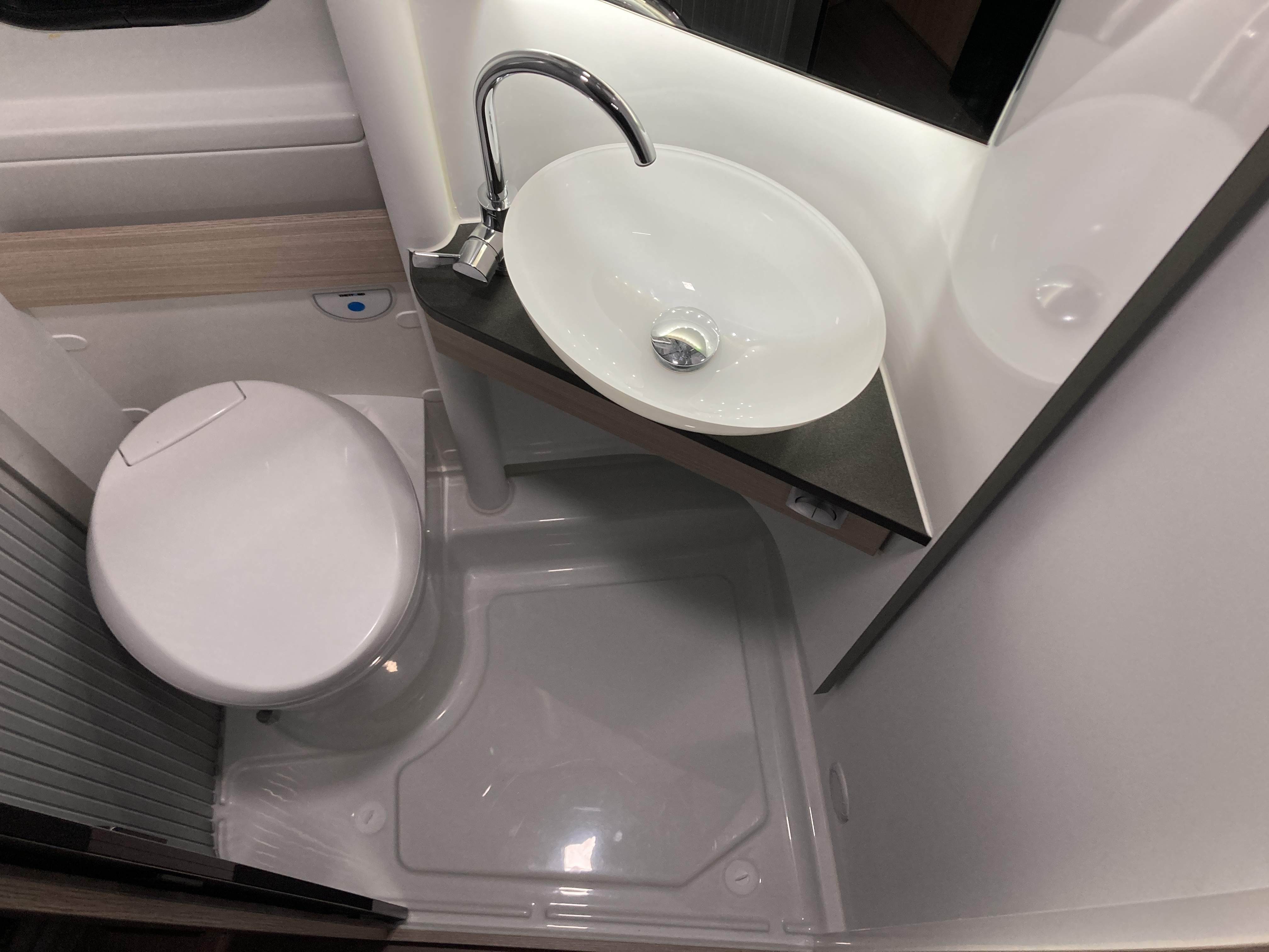 Fourgon aménagé occasion Adria Twin Plus 600 SPB - VENDU