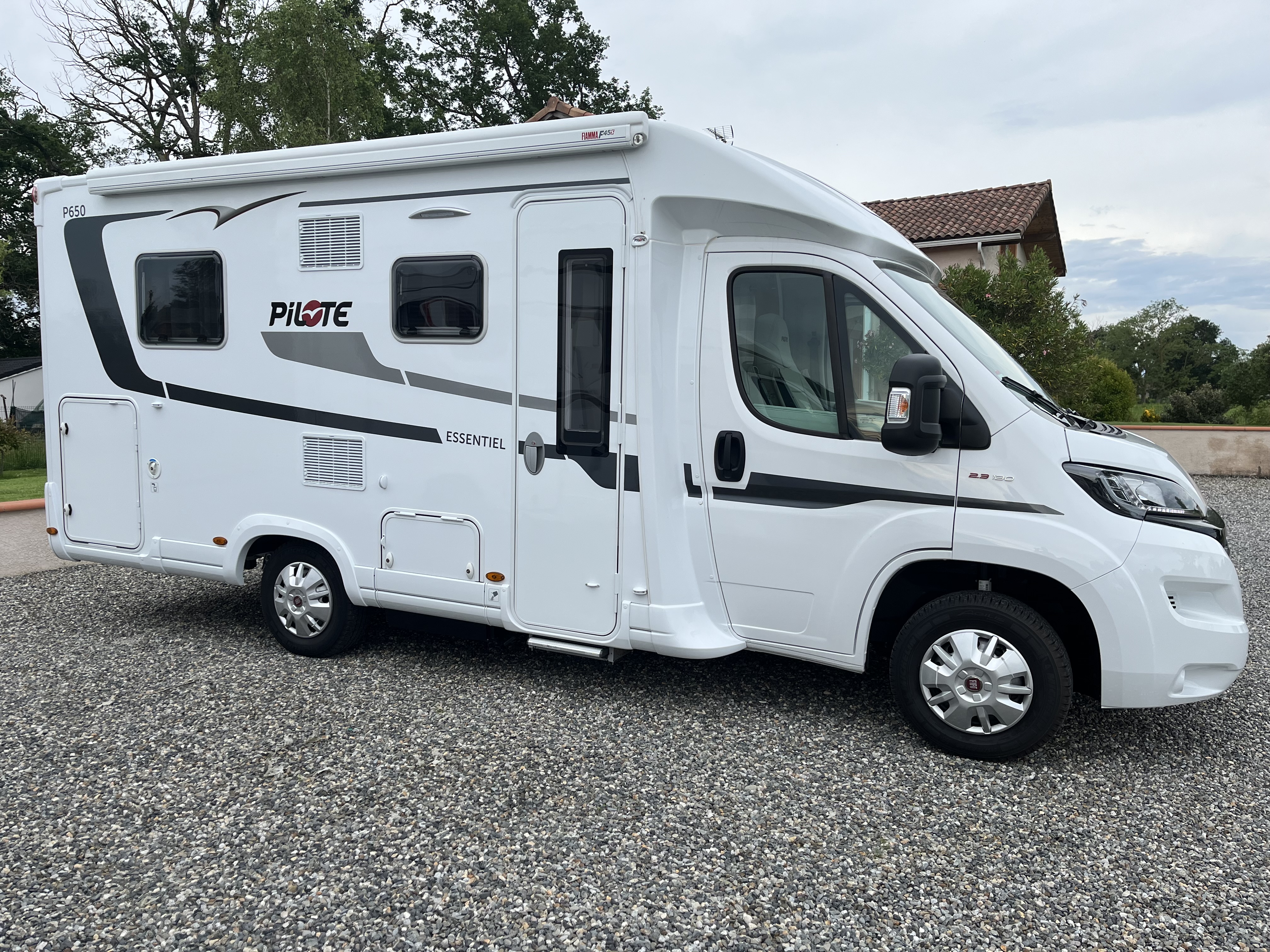 Camping-car occasion Pilote P 650 C Essentiel - VENDU -