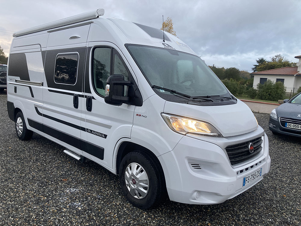 Fourgon aménagé occasion Adria Twin Plus 600 SPB